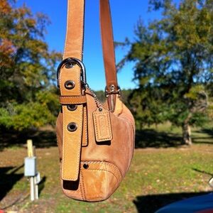 Coach soho mini hobo east west purse Tan
Leather Shoulder Bag